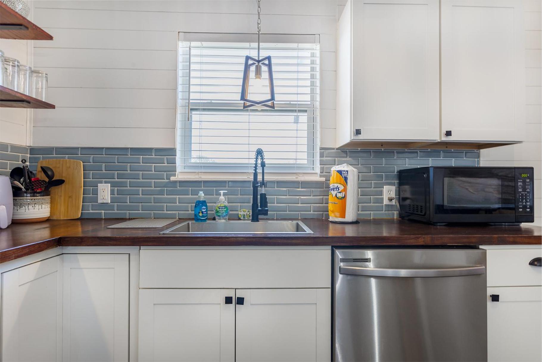 Beachside Bliss - Breakfast, Walk To Schooners, Sleeps 15, Fenced Privacy Ferienhaus