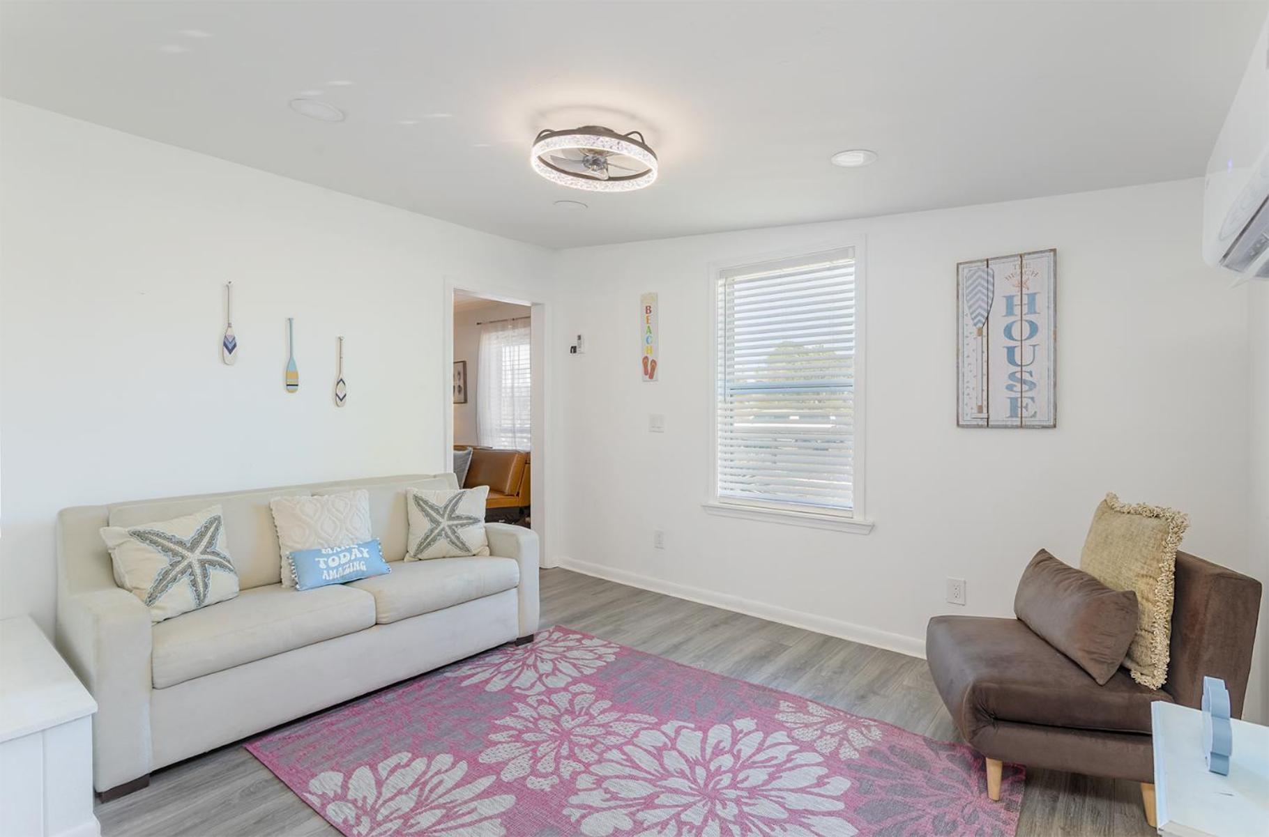 Beachside Bliss - Breakfast, Walk To Schooners, Sleeps 15, Fenced Privacy Ferienhaus *